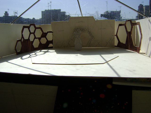 Set design model with honeycombs including honey comb shaped screens